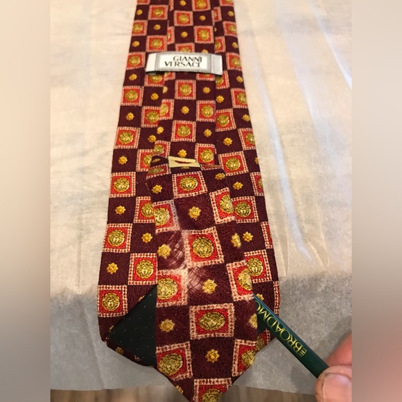 100% Silk Tie by Gianni Versace  Iconic Medusa pattern - Picture 10 of 11